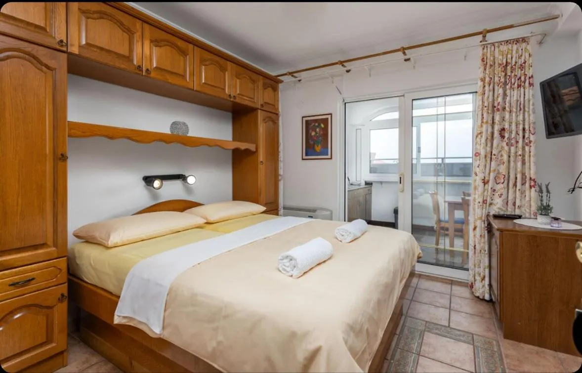 招待所 Villa Ana Selce S Bazenom I Panoramskim Pogledom Na More 克罗地亚